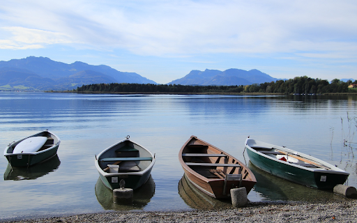 Boat on the lake from Chrome web store to be run with OffiDocs Chromium online Boat on the lake from Chrome web store to be run with OffiDocs Chromium online