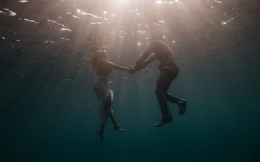 Holding hands under the lake from Chrome web store to be run with OffiDocs Chromium online Holding hands under the lake from Chrome web store to be run with OffiDocs Chromium online