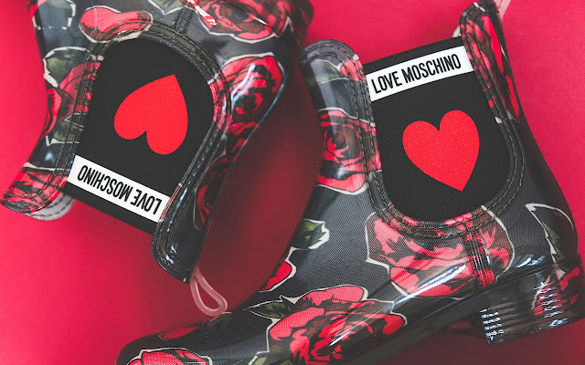 Love Moschino Style Theme by Spinelli from Chrome web store to be run with OffiDocs Chromium online Love Moschino Style Theme by Spinelli from Chrome web store to be run with OffiDocs Chromium online