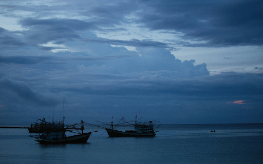 Trawlers in Sea at Dawn from Chrome web store to be run with OffiDocs Chromium online Trawlers in Sea at Dawn from Chrome web store to be run with OffiDocs Chromium online