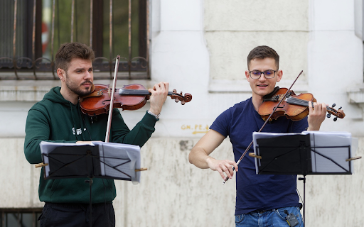 Two gentlemen and music from Chrome web store to be run with OffiDocs Chromium online Two gentlemen and music from Chrome web store to be run with OffiDocs Chromium online