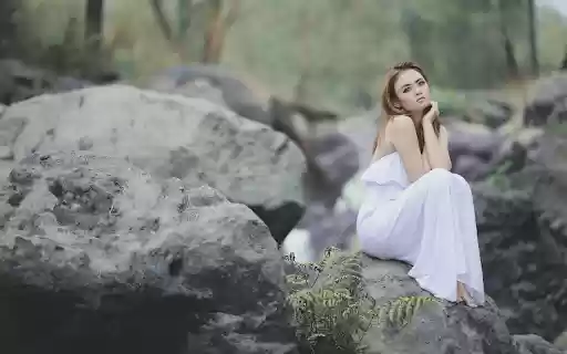 The cold girl on the stone from Chrome web store to be run with OffiDocs Chromium online The cold girl on the stone from Chrome web store to be run with OffiDocs Chromium online